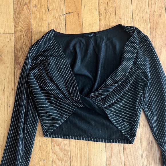Forever 21 long sleeved crop top black striped shimmer - Picture 5 of 5